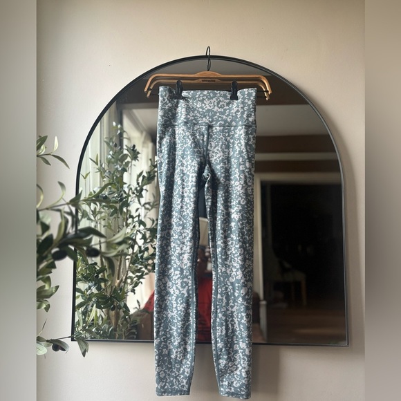 VUORI| elevation leggings | size xs - Picture 3 of 7